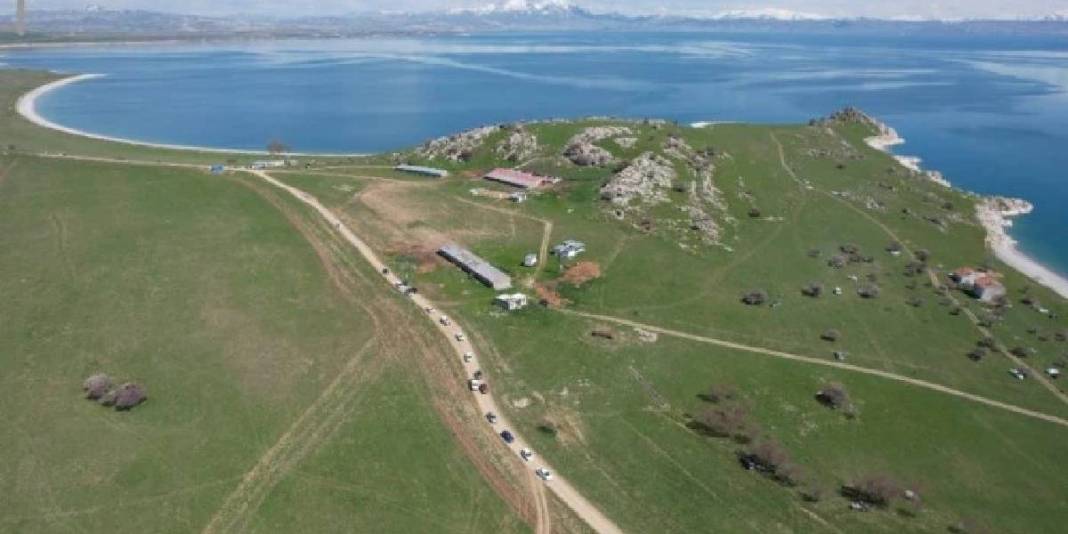Badem ağaçları açtı göz kamaştırdı! Herkes buraya akın etti 4